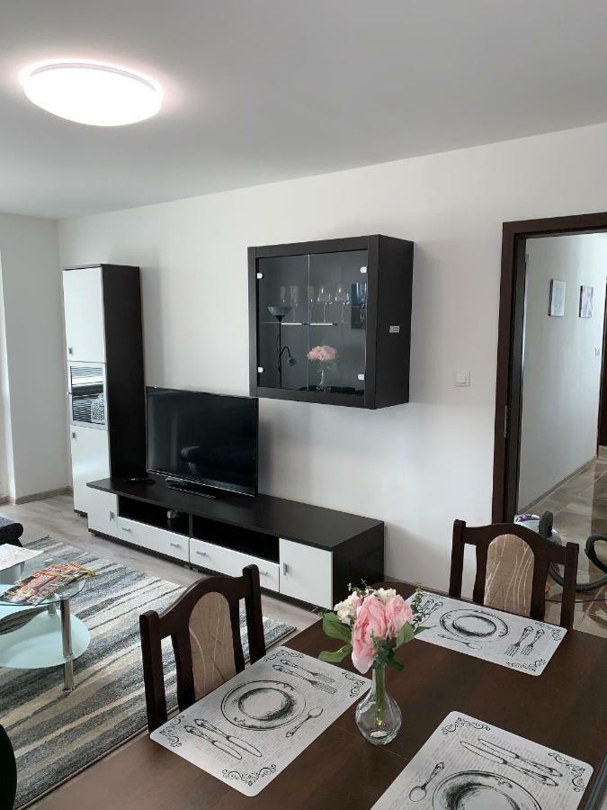 Apartament Tt10 Botanicka Trnava Luaran gambar